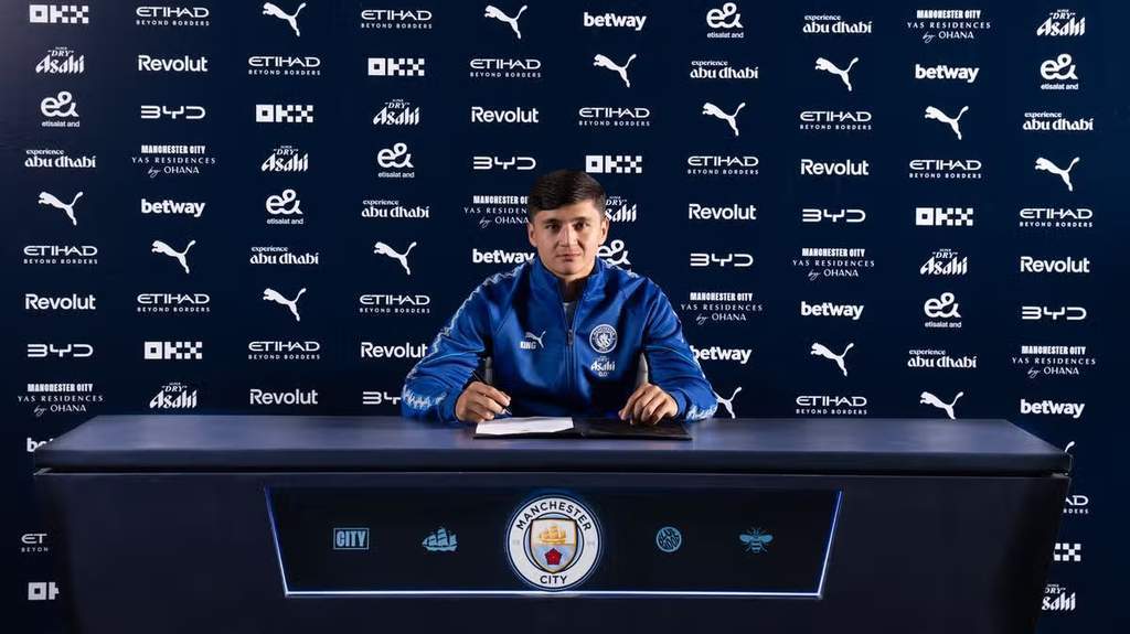 Abdukodir Khusanov ký hợp đồng mới năm năm với câu lạc bộ Manchester City
